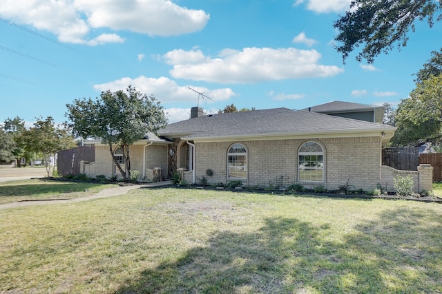 single story home with a front lawn