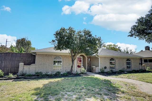 ranch-style house featuring a front lawn