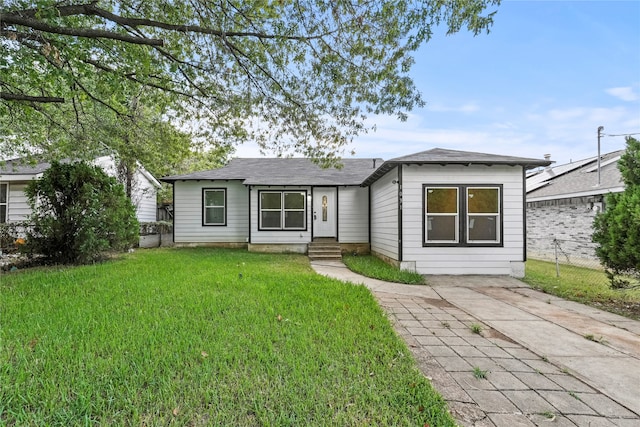 view of front of house with a front lawn