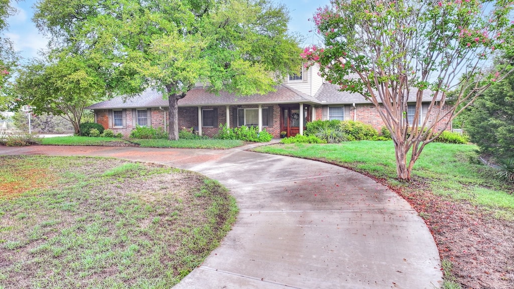 view of front of house with a front yard