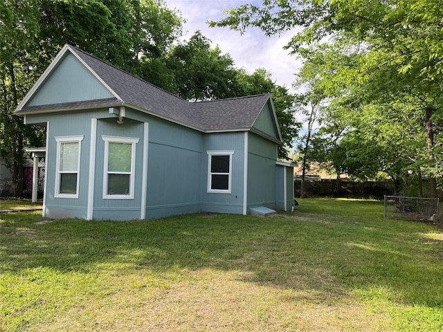 back of house featuring a lawn