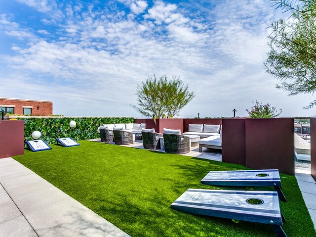 view of yard with outdoor lounge area