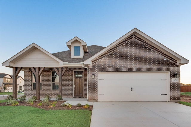 view of front of home featuring a garage and a front yard