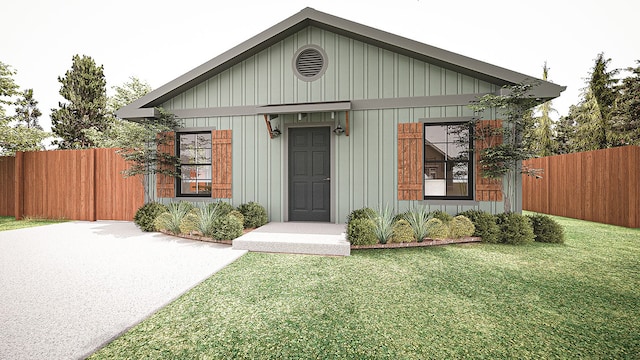 view of front facade with a front lawn