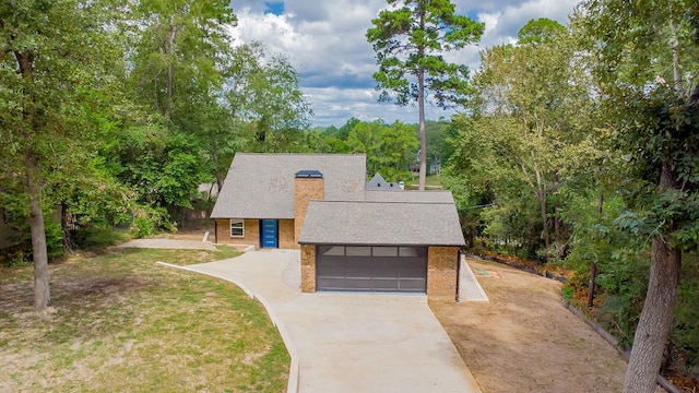 view of front of house featuring a garage and a front yard