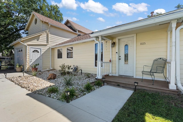 805 S 3rd St, Grandview, TX 76050 - ranch-style house featuring covered porch and a shingled roof
