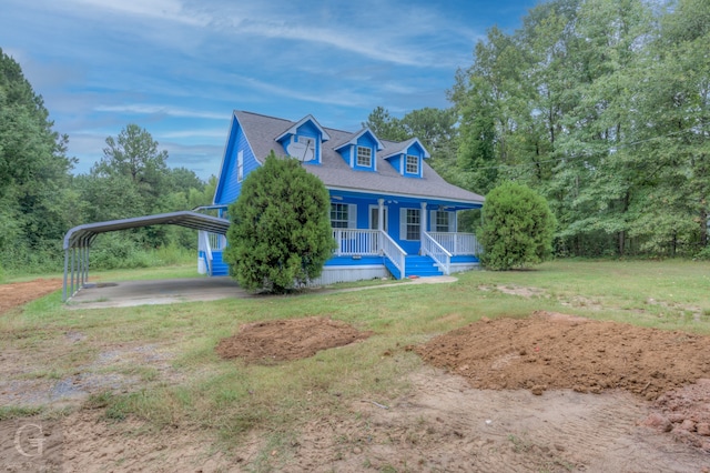 cape cod-style house featuring a front lawn, a carport, and a porch