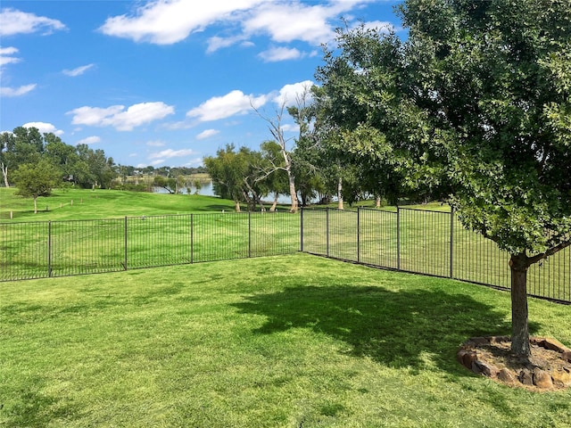 view of yard featuring a water view