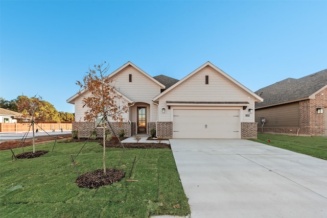 view of front facade featuring a front yard and a garage