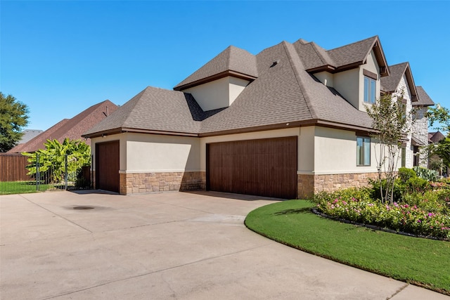 view of front facade with a garage