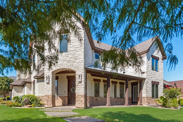 view of front facade featuring a front yard