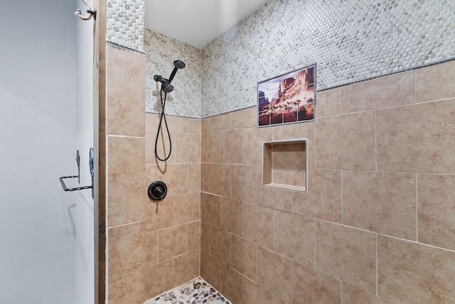 bathroom featuring tiled shower