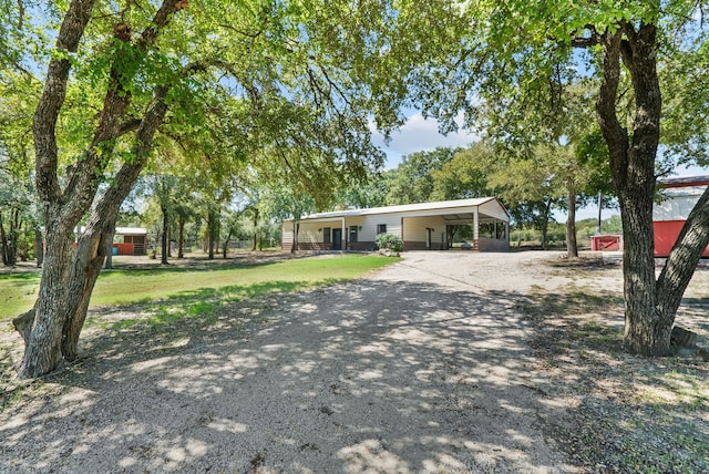 single story home featuring a front lawn