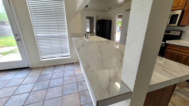 dining area with sink