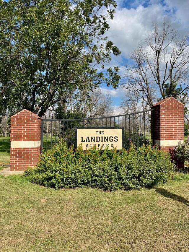 8412 W Landings Rd, Granbury, TX 76049