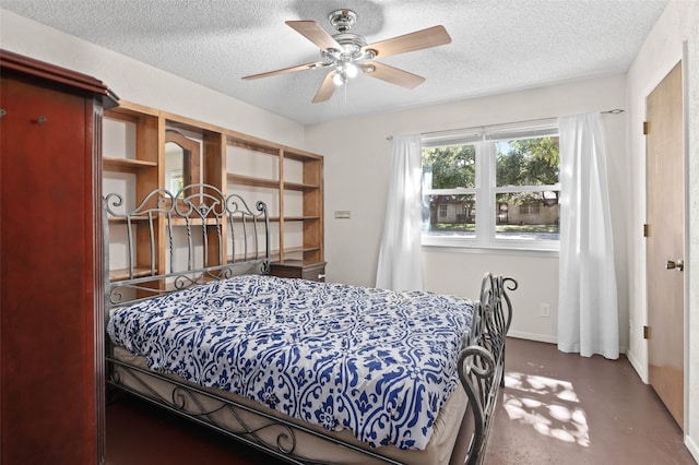 bedroom featuring ceiling fan and a textured ceiling