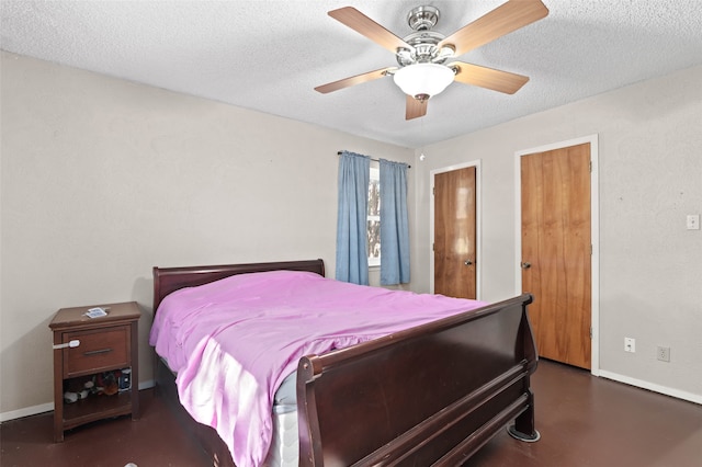 bedroom featuring ceiling fan and a textured ceiling