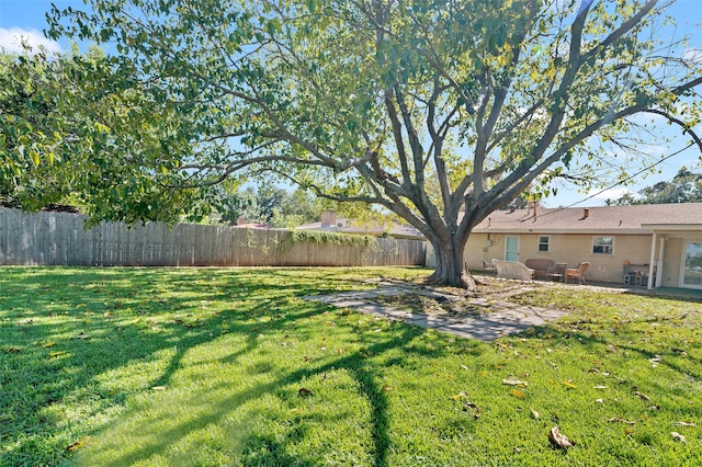 view of yard with a patio area