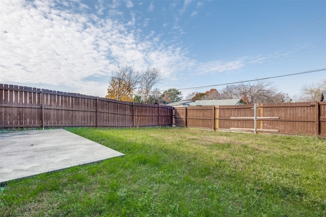 view of yard with a patio area