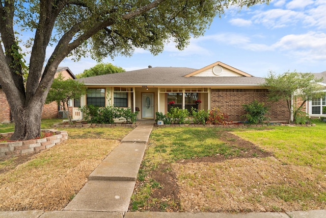 ranch-style home featuring a porch and a front lawn