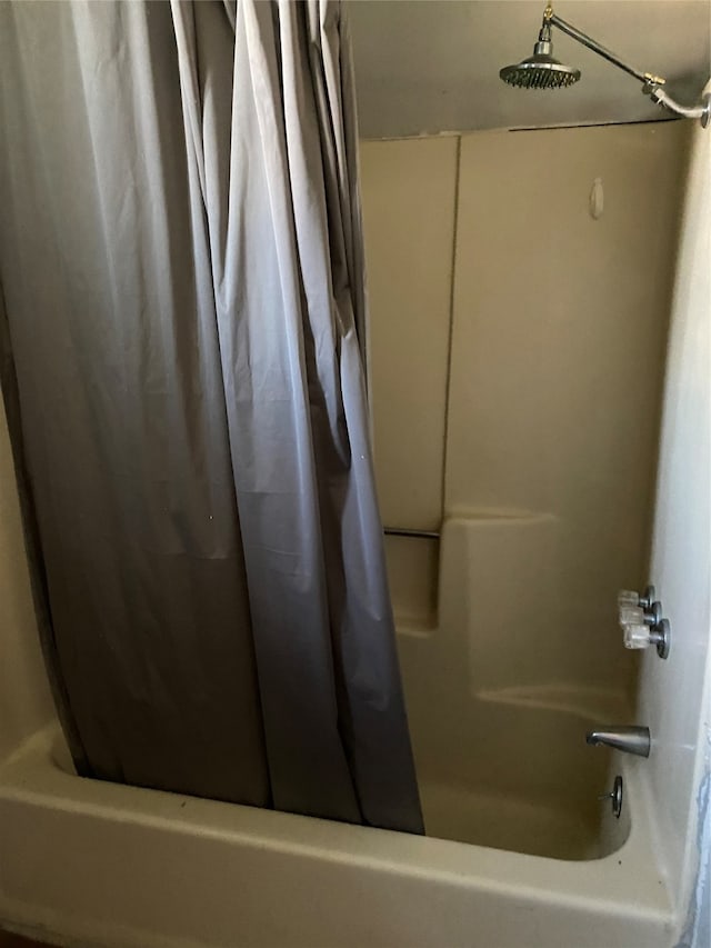 bathroom with shower / tub combo with curtain