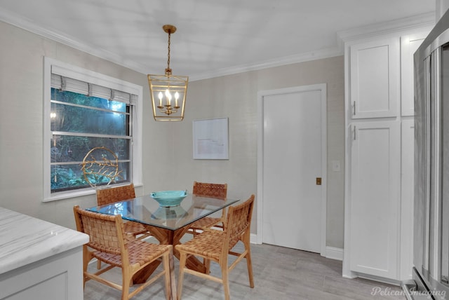 dining area featuring a notable chandelier, ornamental molding, and light hardwood / wood-style flooring