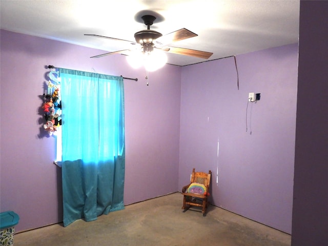 empty room with ceiling fan