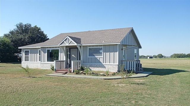 view of front of home with a front lawn