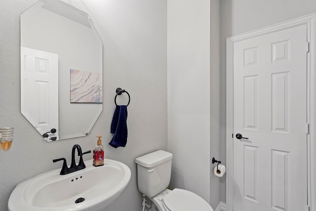 bathroom featuring toilet and sink