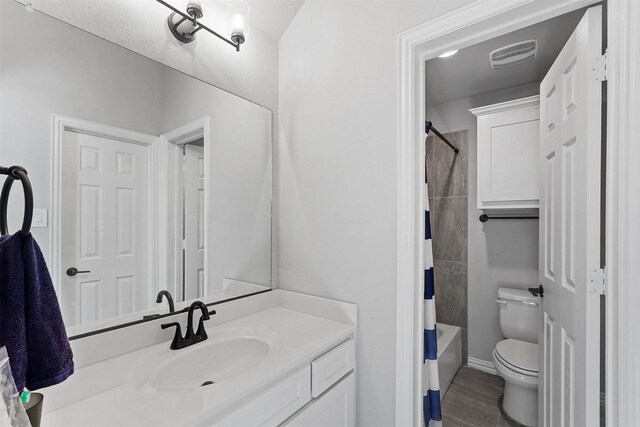 full bathroom featuring vanity, toilet, and shower / bath combo