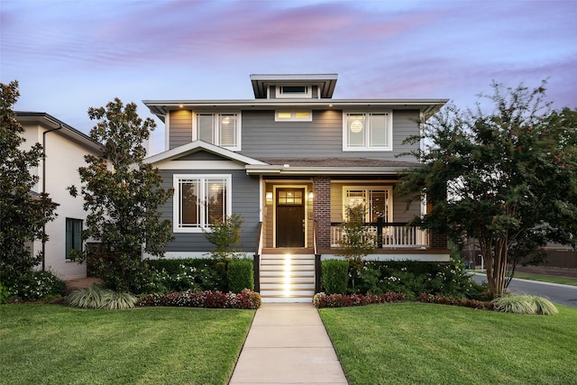 view of front of home featuring a porch and a lawn