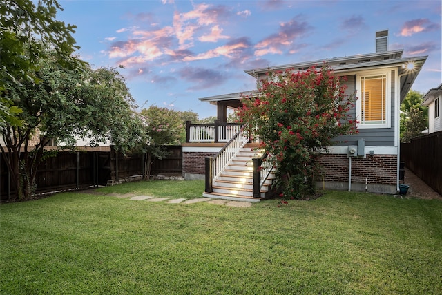 view of yard at dusk