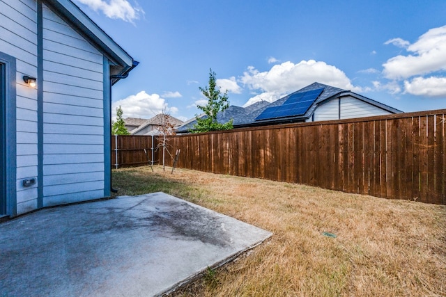 view of yard featuring a patio area