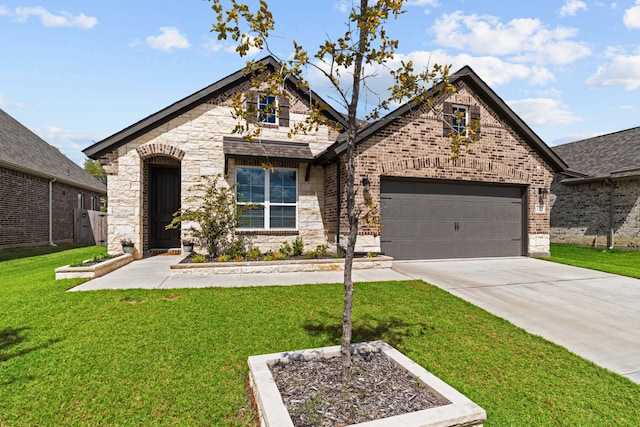 view of front facade featuring a garage and a front lawn