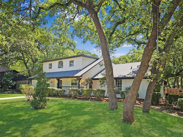 view of front facade with a front yard and a porch