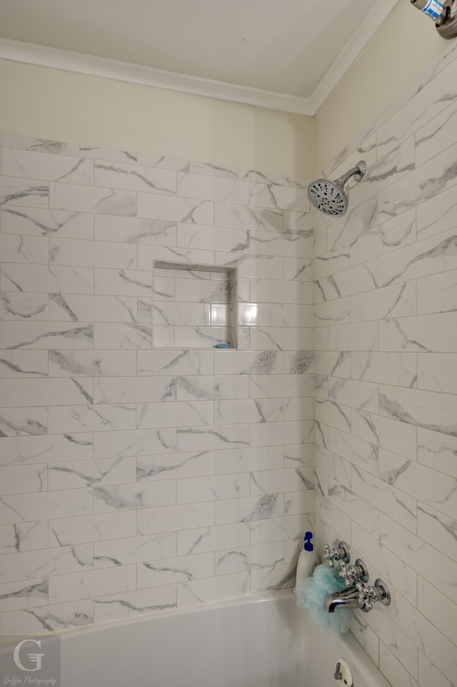 details with crown molding and tiled shower / bath