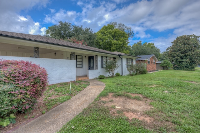 view of front of house with a front yard