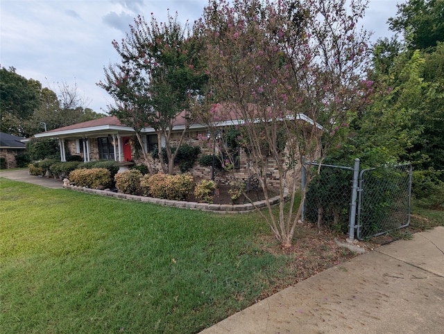 view of front of home with a front lawn