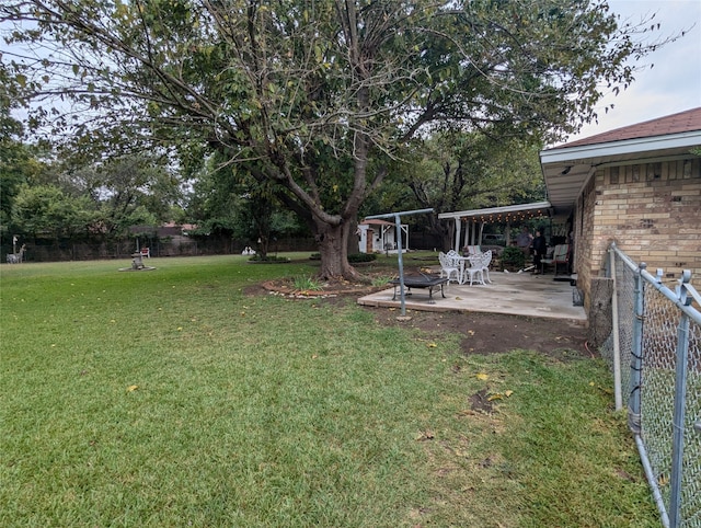 view of yard featuring a patio