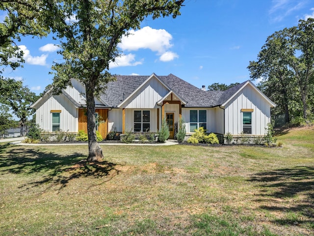 modern farmhouse featuring a front lawn