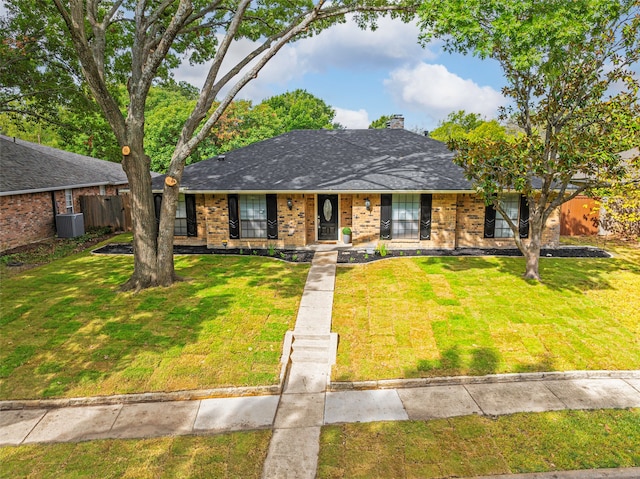 ranch-style home featuring a porch and a front lawn