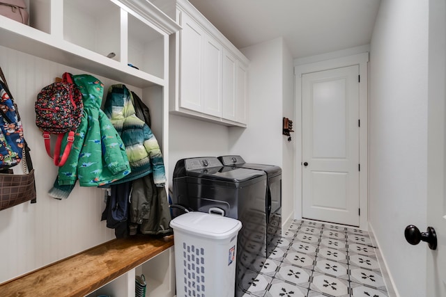 mudroom featuring washing machine and clothes dryer