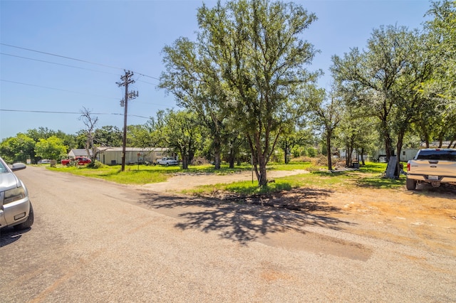 Listing photo 2 for 2803 Cedarhill St, Granbury TX 76048