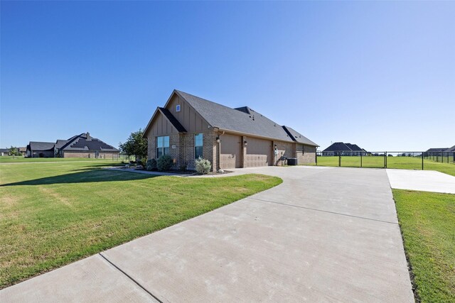 view of front of home featuring a garage and a front yard