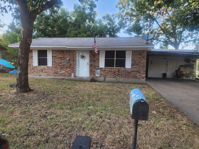 single story home featuring a carport and a front lawn