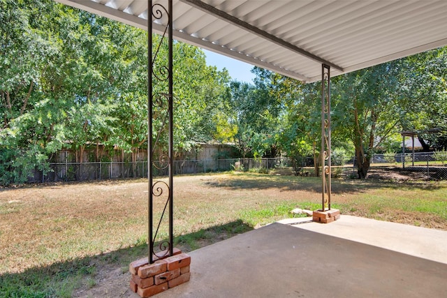 view of yard featuring a patio