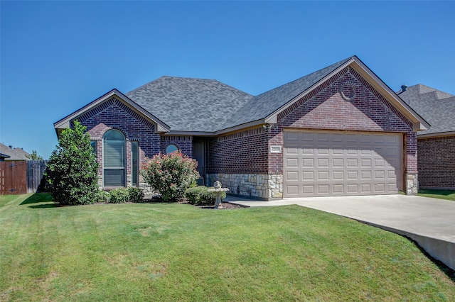 view of front facade featuring a garage and a front yard