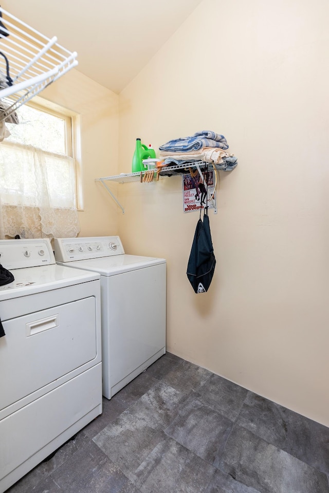 laundry room with washing machine and dryer