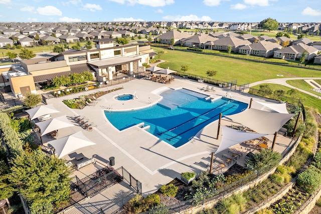 view of swimming pool