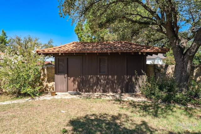 view of outbuilding featuring a yard